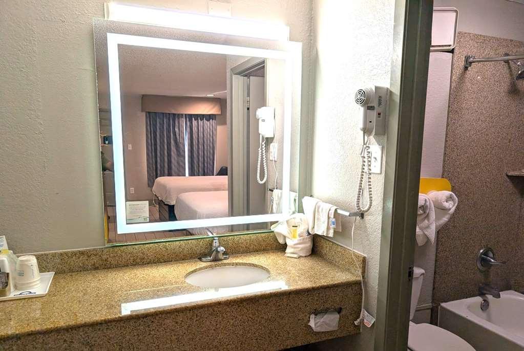 Days Inn By Wyndham Arcadia Louisiana Room photo